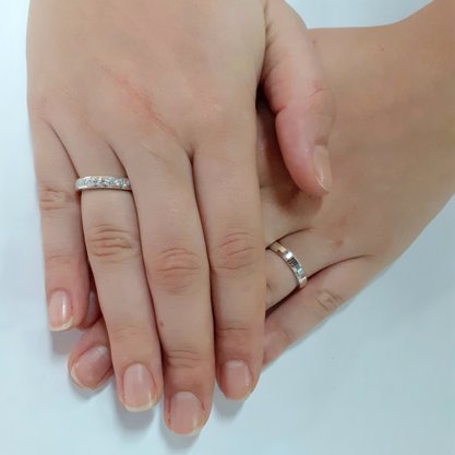 Aliança Prata Anatômica com Pedra 4mm
