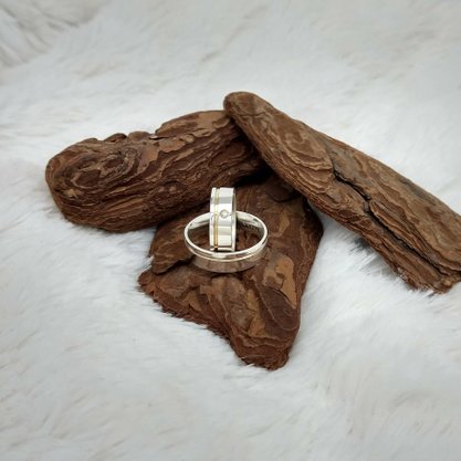 Aliança Prata Lisa Filete Ouro com Pedra 6mm