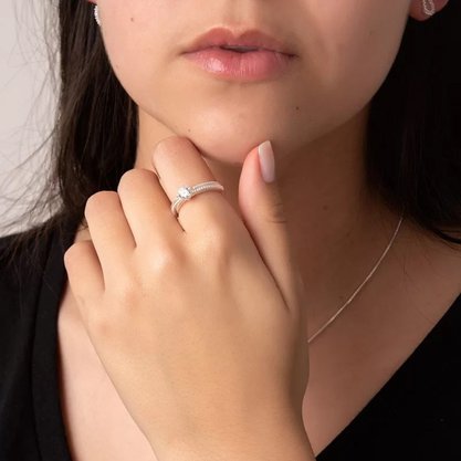 Anel Prata Feminino Solitário com Zircônias