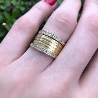 Aparador de Aliança Semi Jóia Dourado Pedras