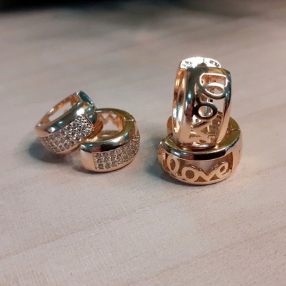Argola Semi Jóia Dourada com Pedras