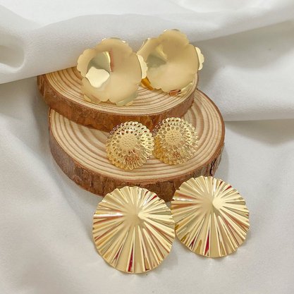 Brinco Semi Jóia Dourado Chapa Flor