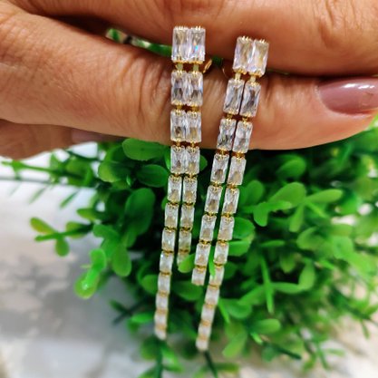 Brinco Semi Jóia Dourado Pedras em Zircônias Branca