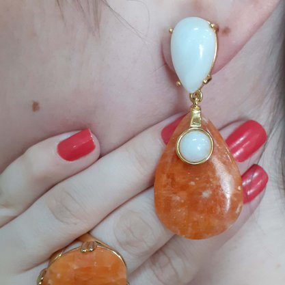 Brinco Semi Jóia Pedra Laranja e Branca