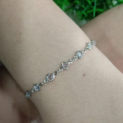 Pulseira Semi Jóia Prateada Corações com Pedras